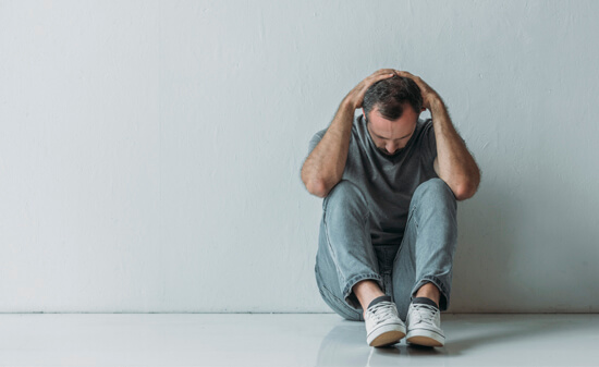 Как тревога проявляется в организме человека и как с ней справиться?