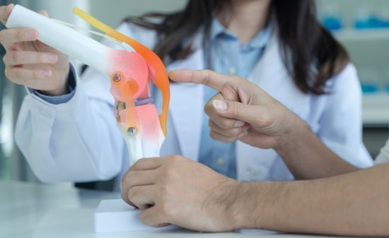 Боль в коленном суставе: виды, причины и методы лечения